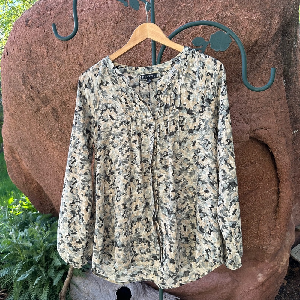 Bobeau Cream and Black Pin-tuck Detail Relaxed Long Sleeve Blouse